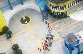 <b>关注成都泡桐树小学西区分校1.14地震疏散实况</b>