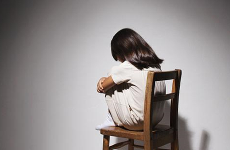 甘肃宁县通报8岁女孩被打下体受伤 正副校长均被